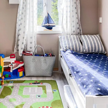 4 Bedroom Beautiful In Semesterbostad *