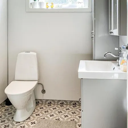 4 Bedroom Beautiful In Semesterbostad *